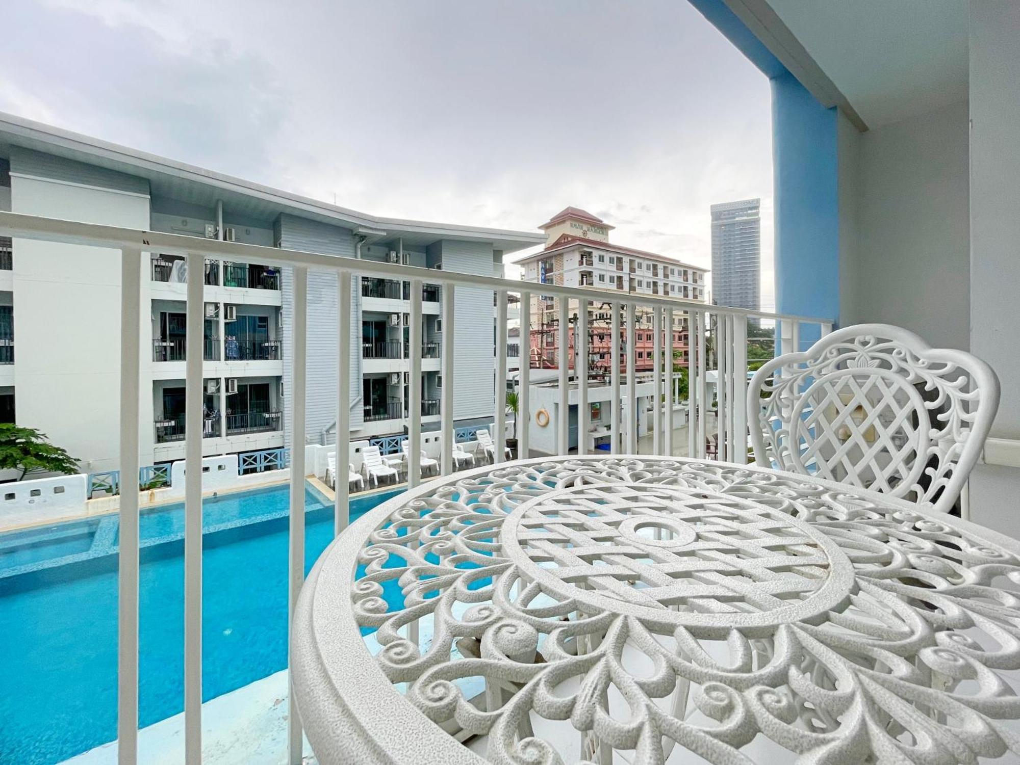 Готель Baan Pattaya By Sabai Екстер'єр фото