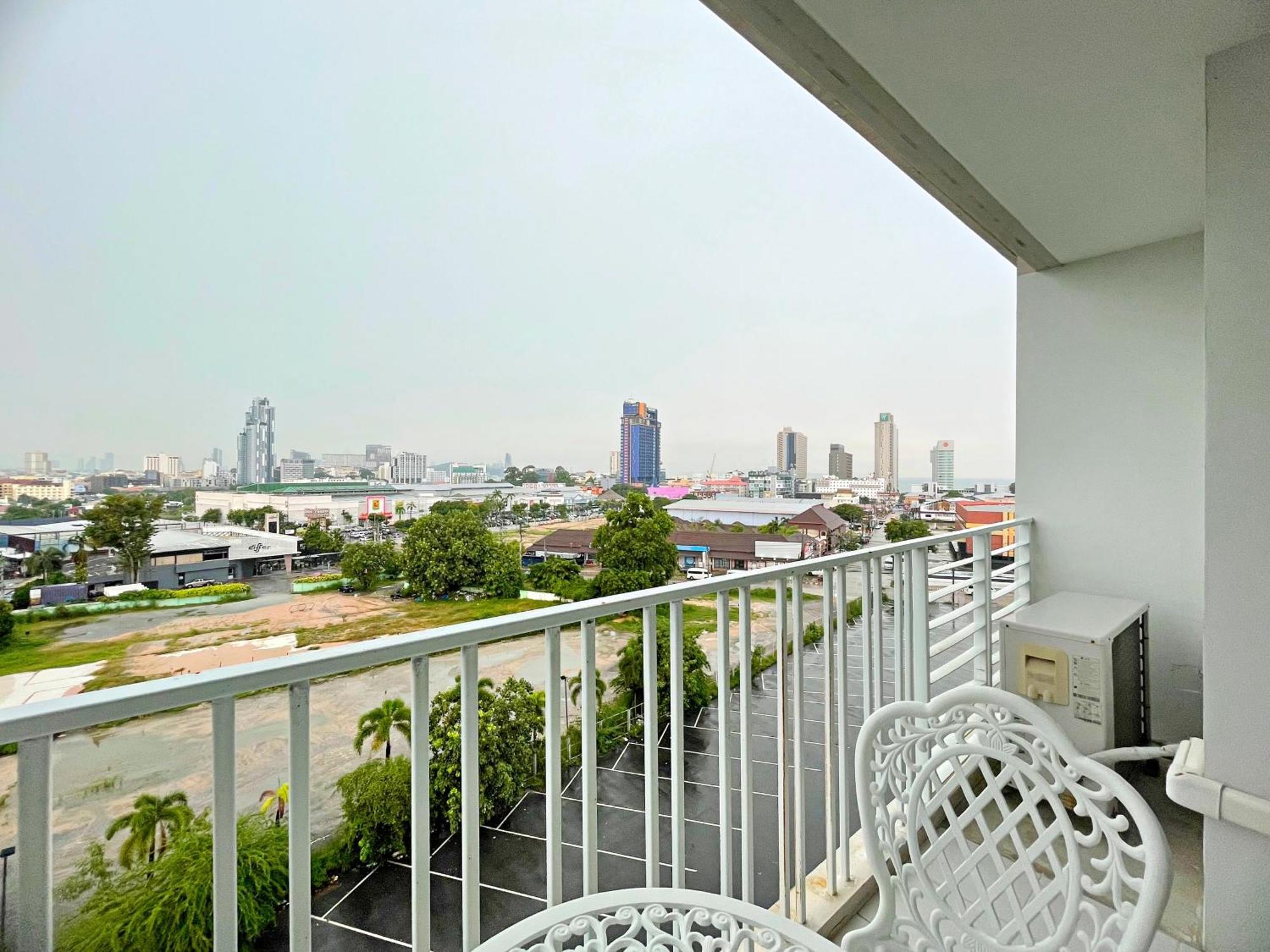 Готель Baan Pattaya By Sabai Екстер'єр фото