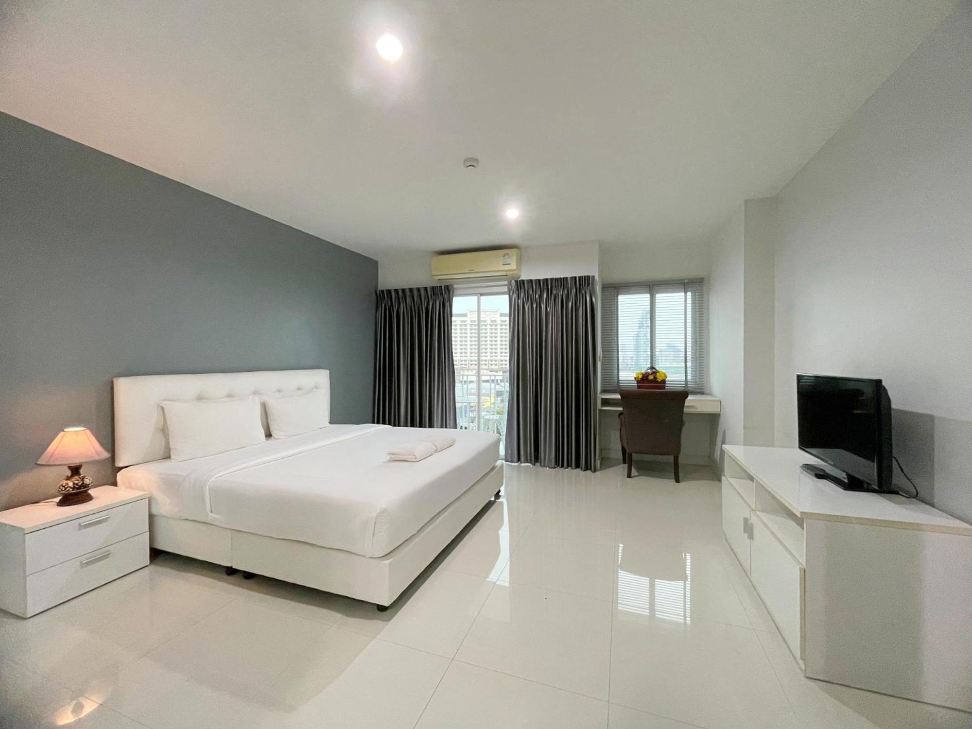 Готель Baan Pattaya By Sabai Екстер'єр фото