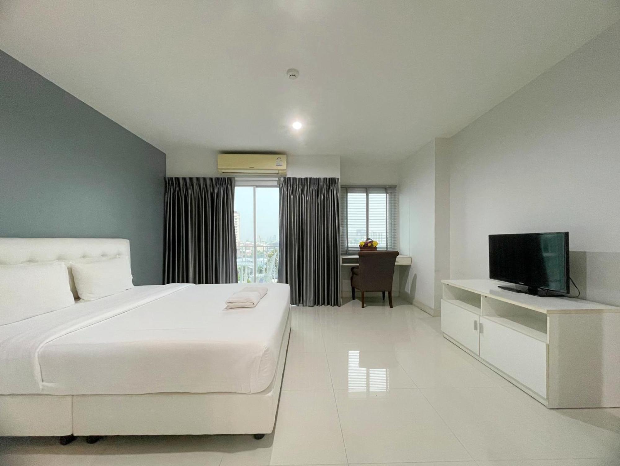 Готель Baan Pattaya By Sabai Екстер'єр фото
